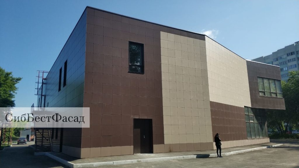 Работа по монтажу фасада здания